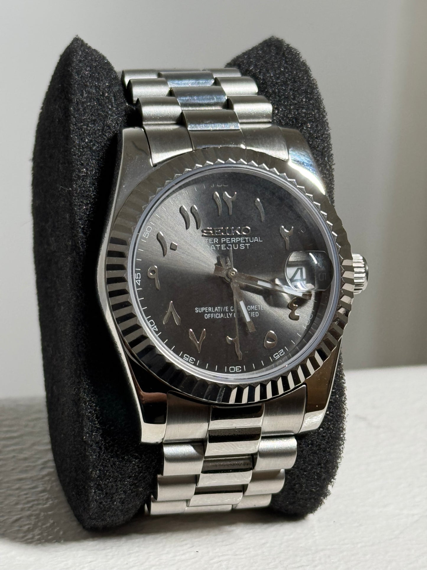 Arabic Grey Date