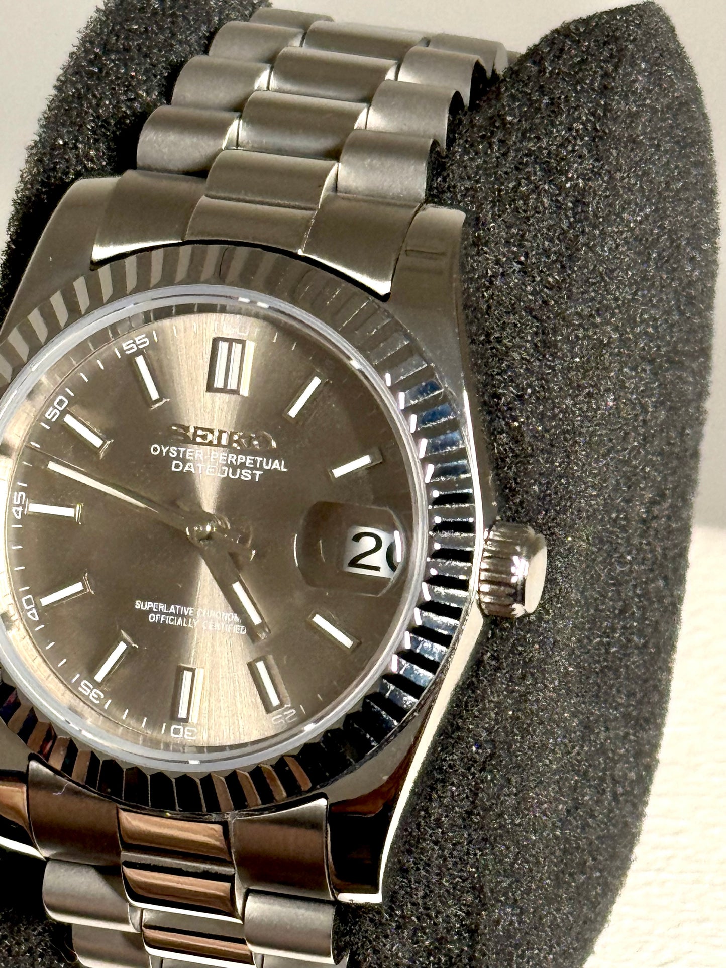 Light Grey Date
