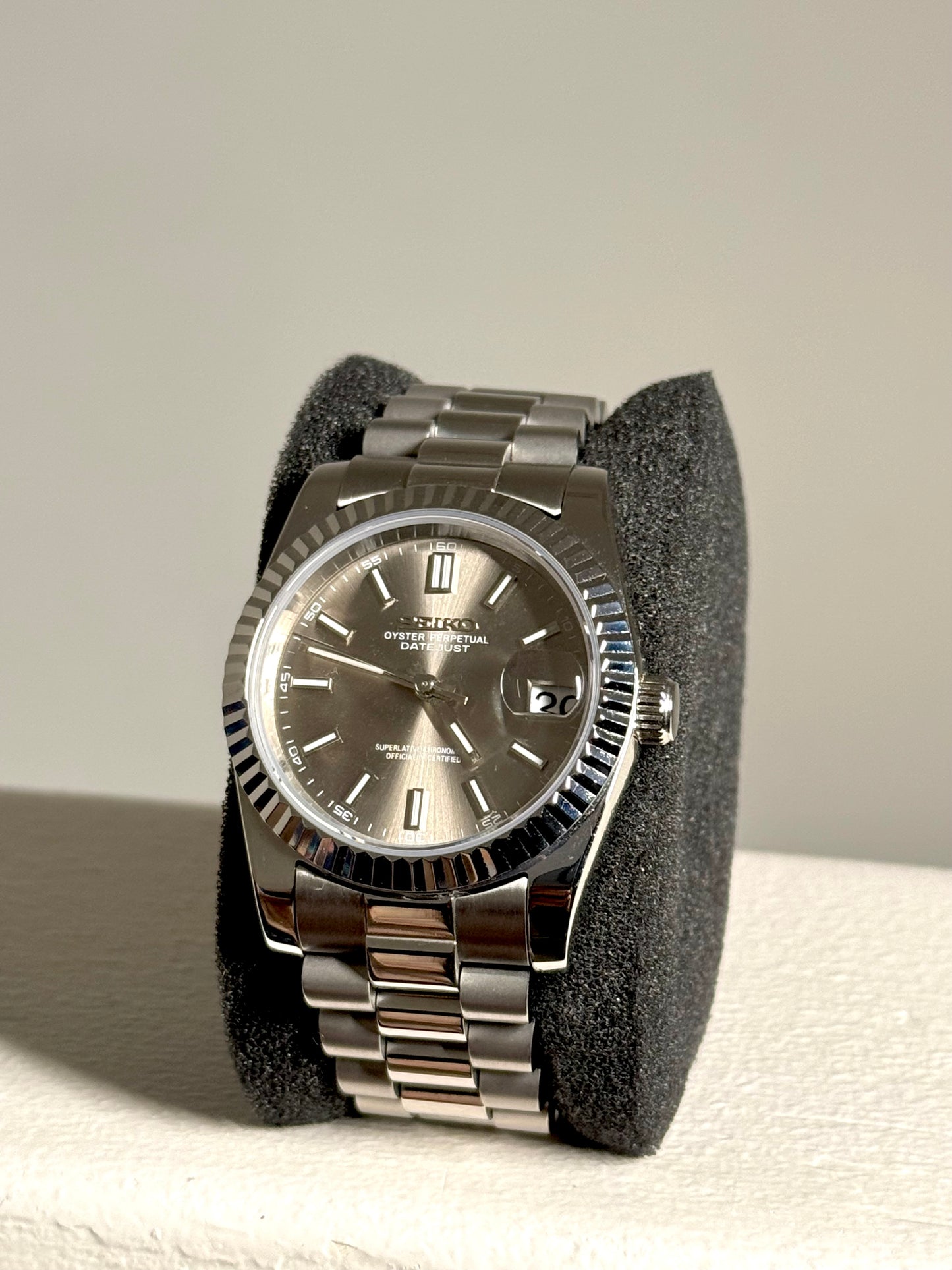 Light Grey Date