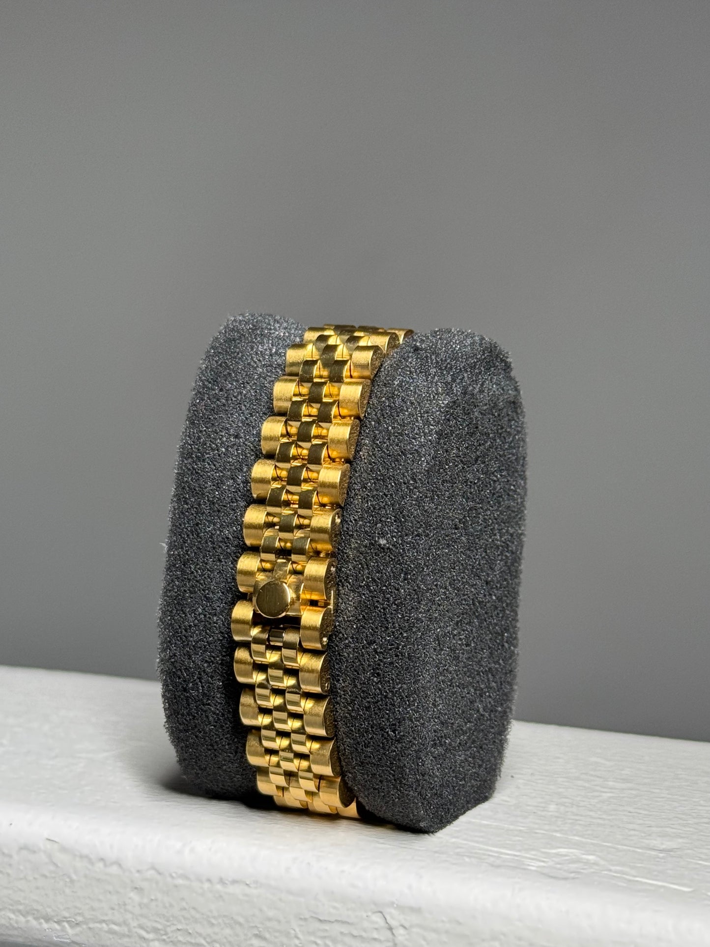 Womens Gold and White Date