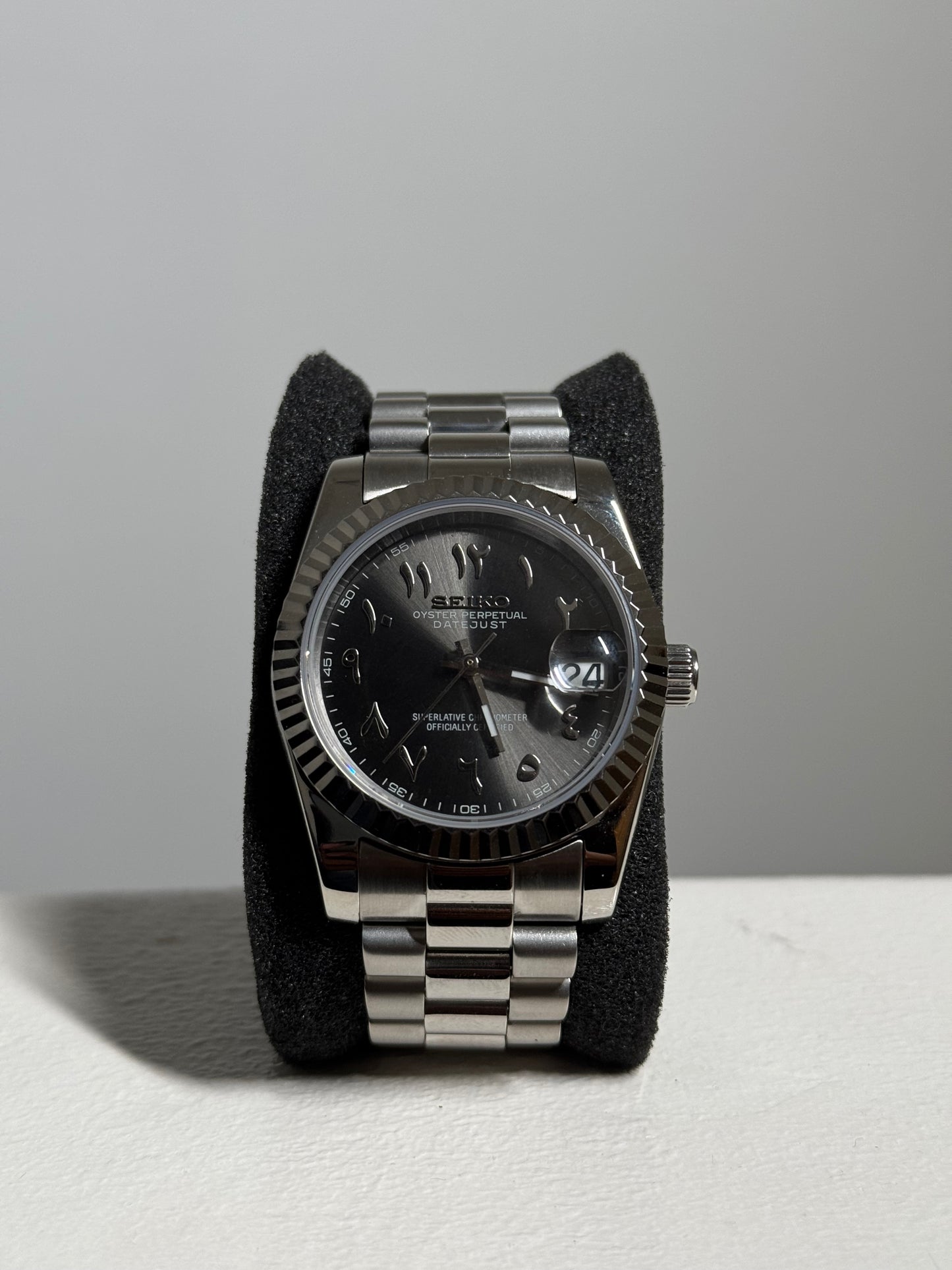 Arabic Grey Date